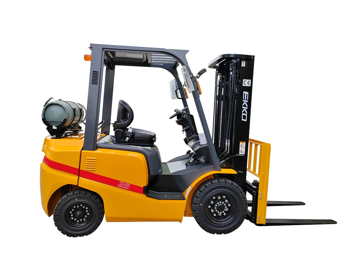 EKKO Series: Liquid Propane 4-Wheel Forklifts with solid pneumatic tires